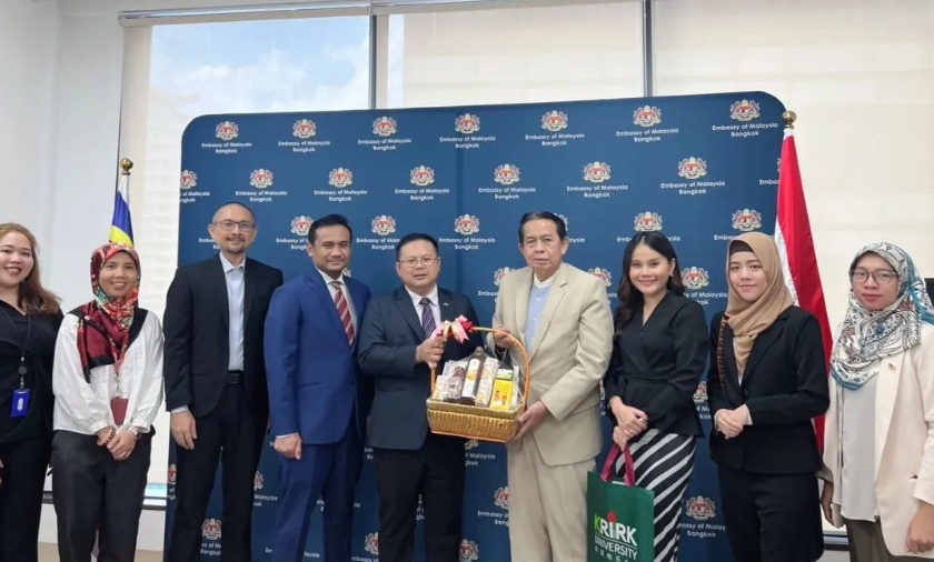 泰国格乐大学代表团一行拜访马来西亚驻曼谷大使馆，探讨双方在教育等方面的未来合作