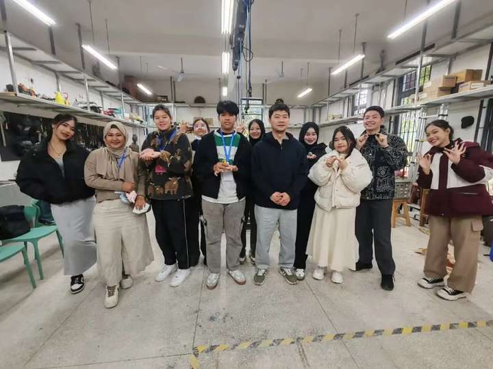 探寻中国古代青铜雕塑文化——泰国格乐大学泰籍学子湖北美术学院研学“不一般”！
