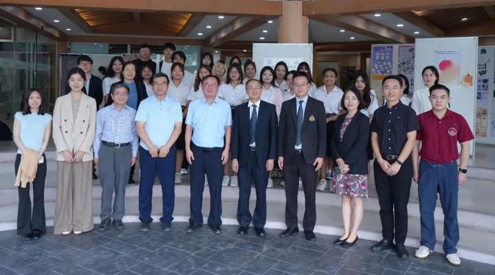 2025北京语言大学党委副书记魏晖教授一行访问泰国格乐大学！副校长罗勇博士主持会议推动智慧教学与国际中文教育合作！