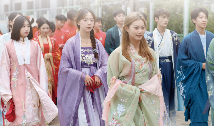 高考后留学泰国格乐大学本科+硕士学位4.5年毕业！2025年对外汉语教学(国际中文教育)专业招生简章！