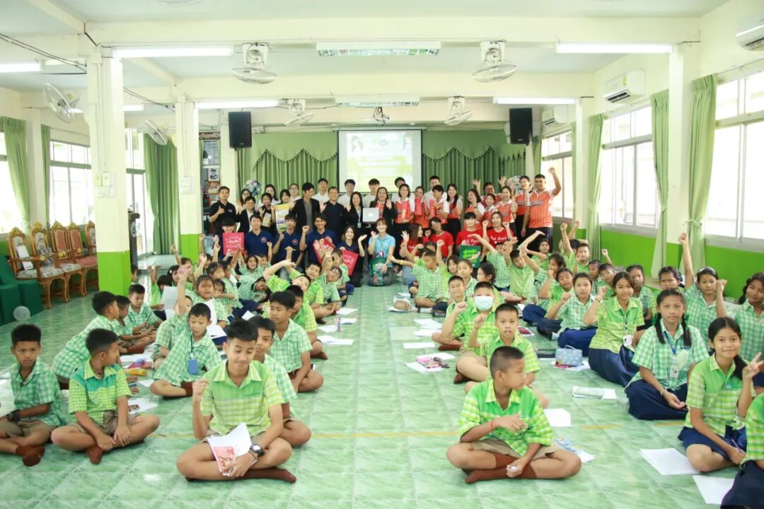 泰国格乐大学受邀前往暖武里府邦叻亚学校举办“中医健康”社会服务项目