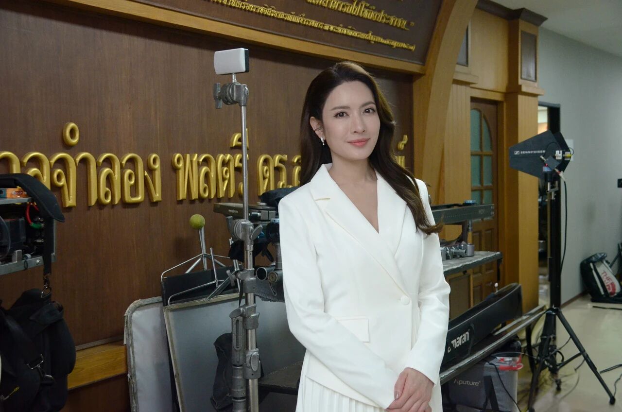 “星”光耀格乐大学!泰国格乐大学迎来泰剧《婚姻战争 第二季》剧组,在格乐模拟法庭拍摄多场戏份