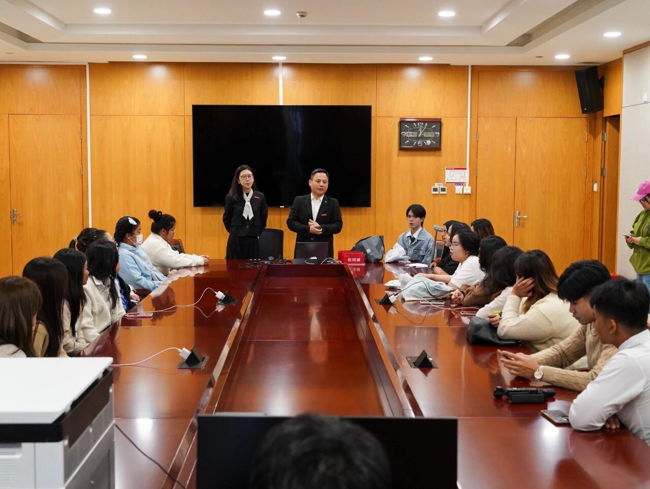 研学新篇!泰国格乐大学交换生代表团参与杭州医学院举办的中泰学生交流项目开幕仪式