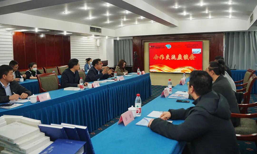 中泰携手推进文化出海传播,本元文化向泰国格乐大学捐赠专业书籍