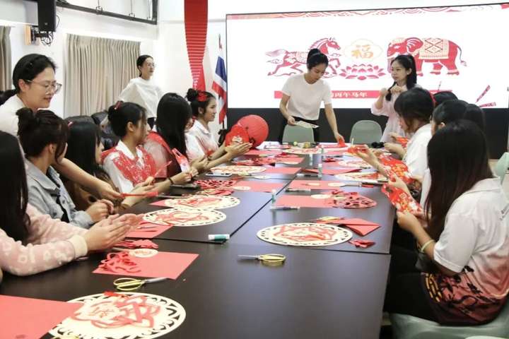 泰国格乐大学&湖南民族职业学院在泰为泰国留学生开展2026年春节文化活动!