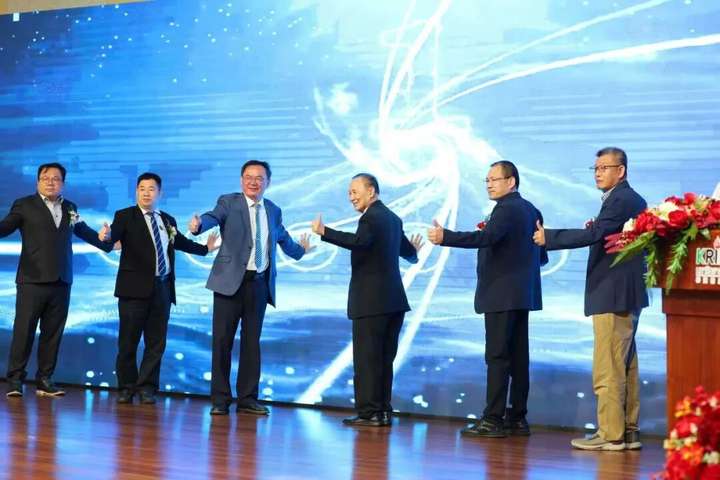 格乐大学&藏诺药业成立格乐大学藏诺国际医药学院(2026泰国格乐大学藏药学专业硕士简章)